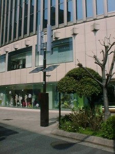 東京都中央区有楽町マリオン前のジャイロミル型風車（1997/06/24）