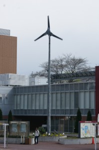 桜美林大学風力発電機「さくらかざ」（撮影：20090327）