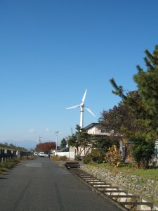 足利工業大学のプロペラ型風車（撮影：2004/11/17）